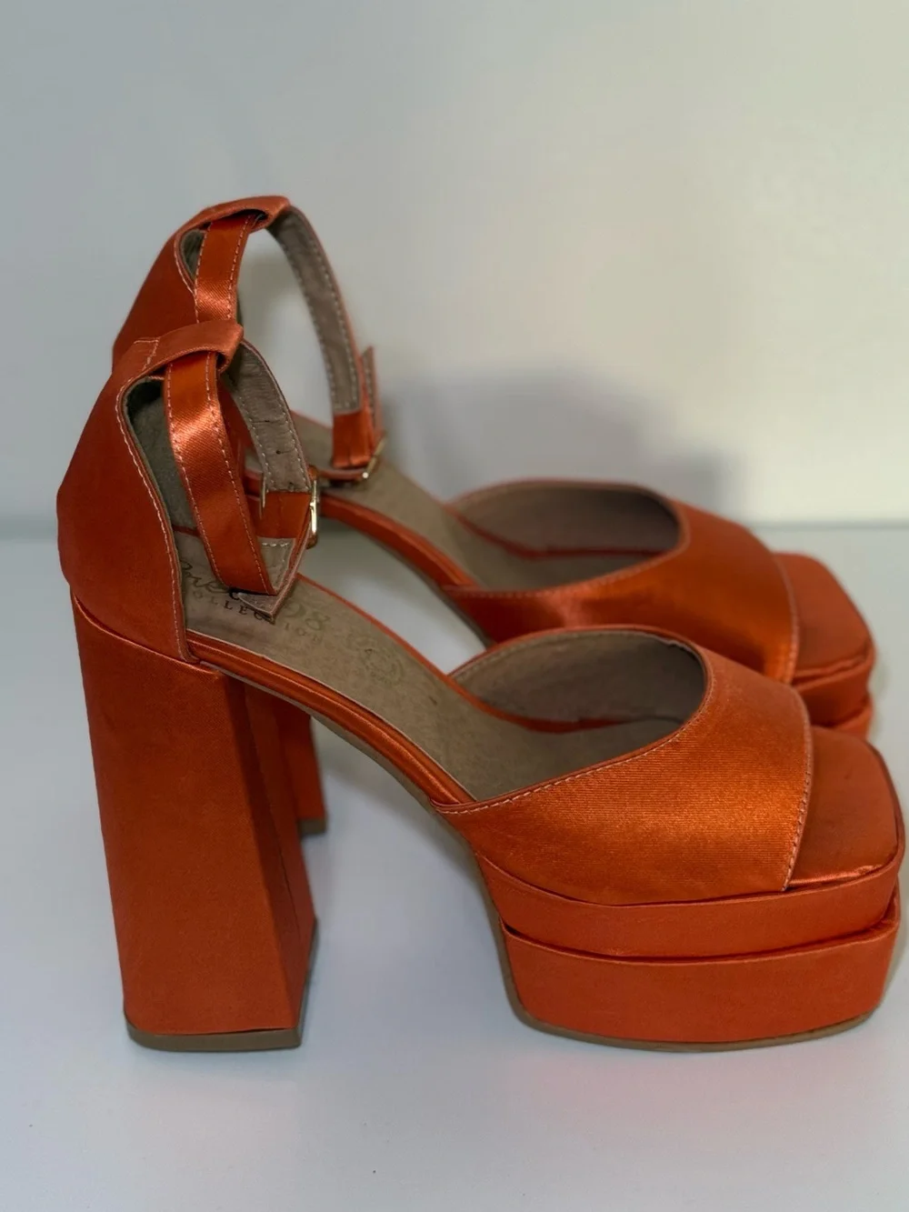 N/A striking orange